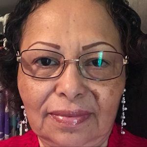 Meet your Posher, Yoli